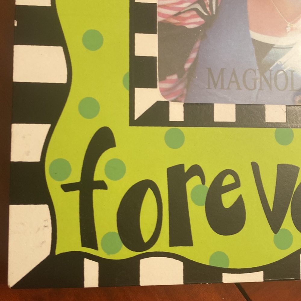 Magnolia Land Photo Frame - Picture 4 of 5